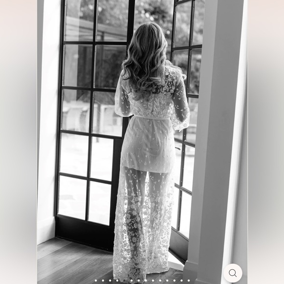 Le Rose bridal robe with slip. M/L. Worn once. LIKE NEW - Picture 2 of 5